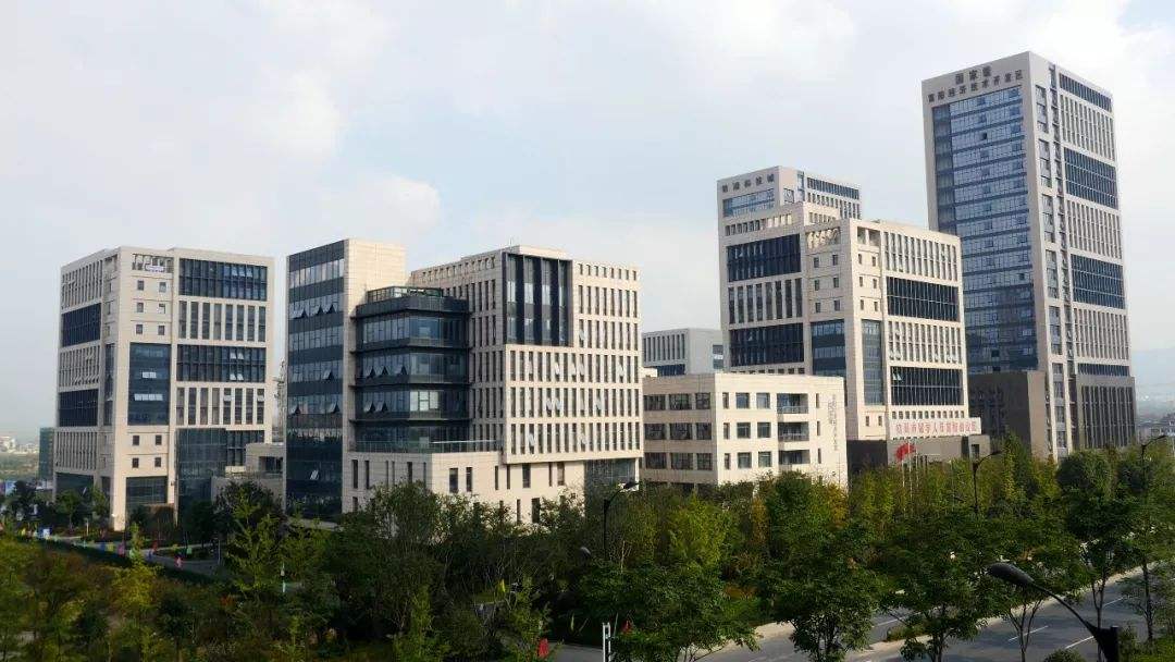 銀湖創新中心A、B區外墻清洗工程